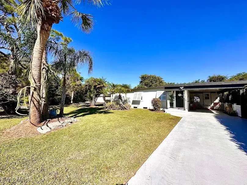 Picture of 160 4Th St, Naples FL 34113
