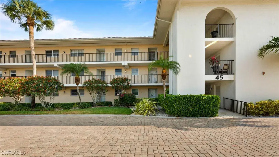 Picture of 45 High Point Cir S 304, Naples, FL 34103