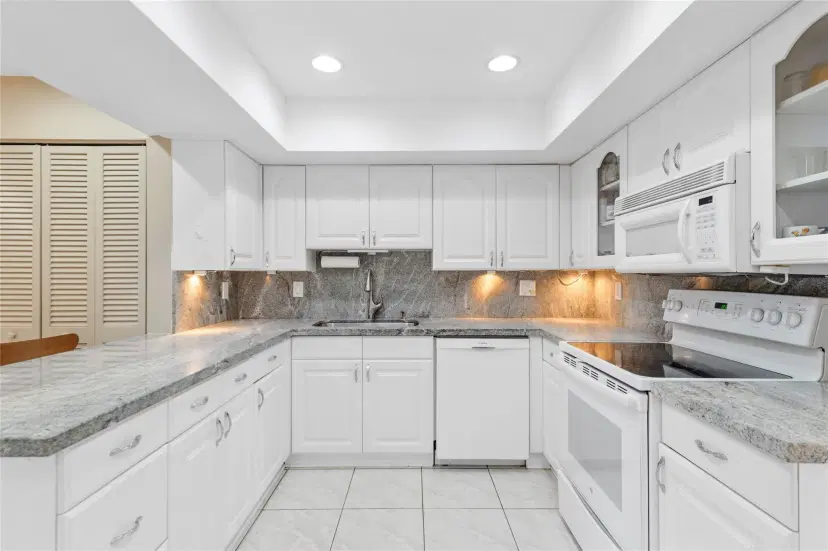 Picture of 108 Dunwoody Ln 16-89, Hollywood FL 33021