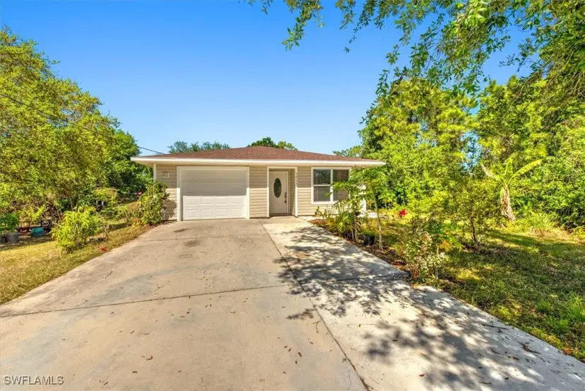 Picture of 5011 Moon Ln, Labelle FL 33935
