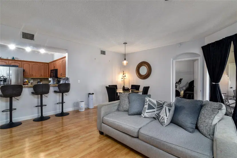 Picture of 15880 SW 3Rd Ct 101, Pembroke Pines, FL 33027