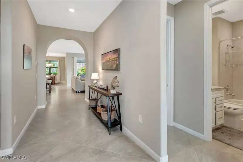 Picture of 4101 E Hampton Cir, Alva FL 33920
