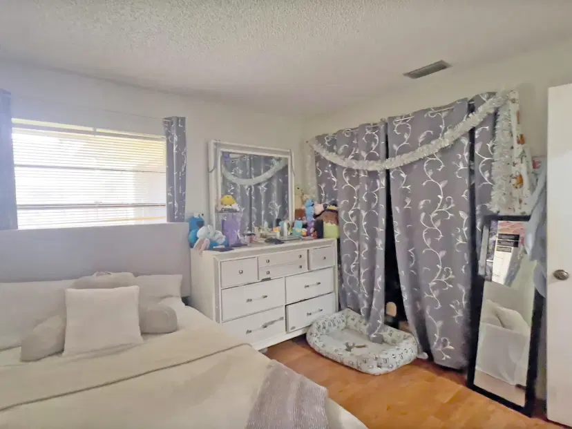 Picture of 6535 NW 170Th Ln, Hialeah FL 33015