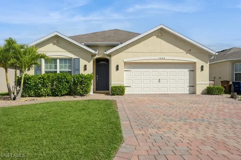 Picture of 10313 Silver Pond Ln, Lehigh Acres FL 33936