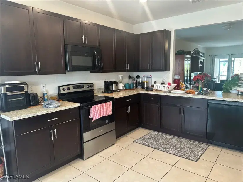 Picture of 10308 Silver Pond Ln, Lehigh Acres FL 33936