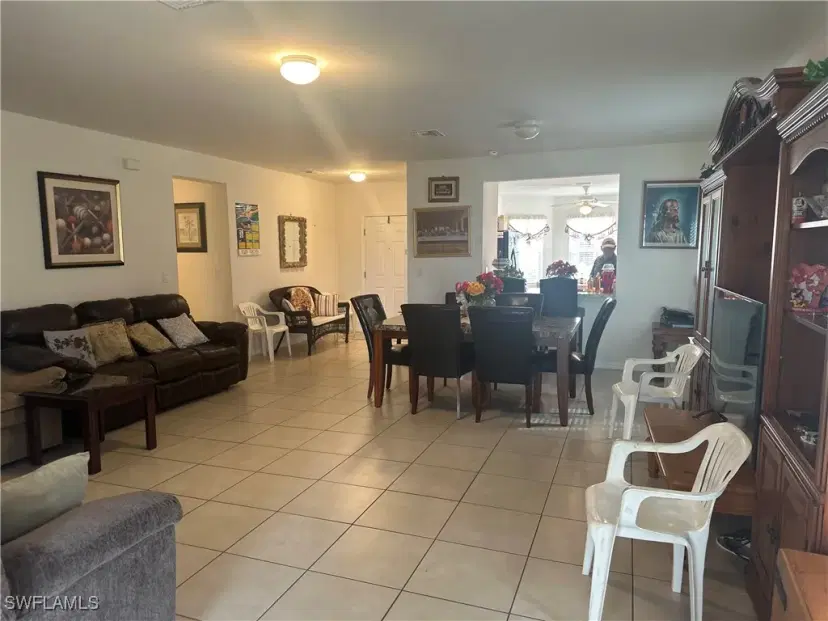 Picture of 10308 Silver Pond Ln, Lehigh Acres FL 33936