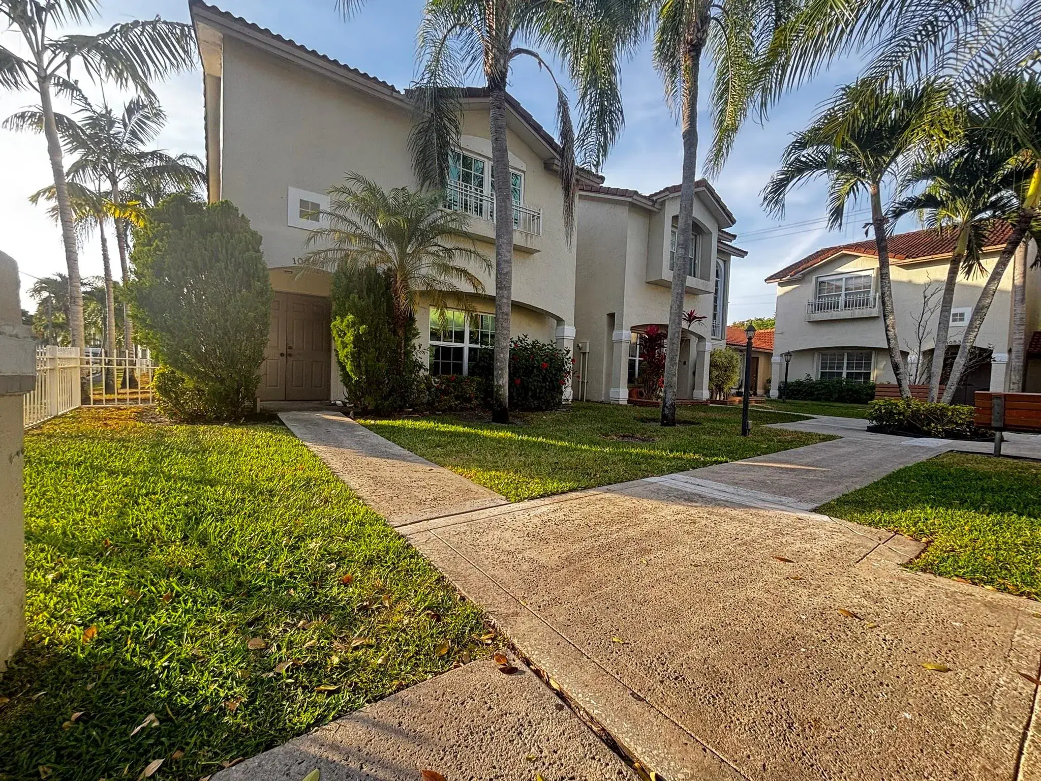 Picture of 10843 NW 8Th St 10843, Pembroke Pines, FL 33026