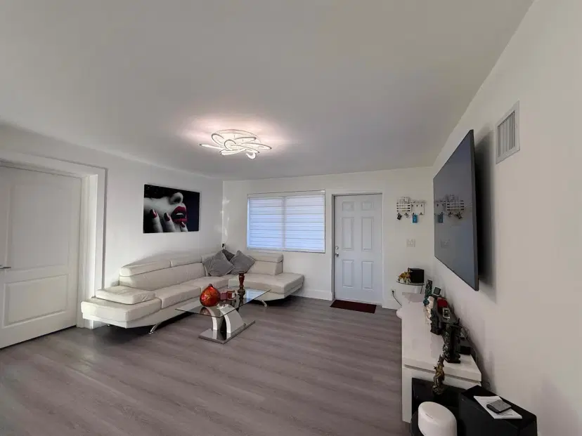 Picture of 303 NW 28 Way, Fort Lauderdale FL 33311