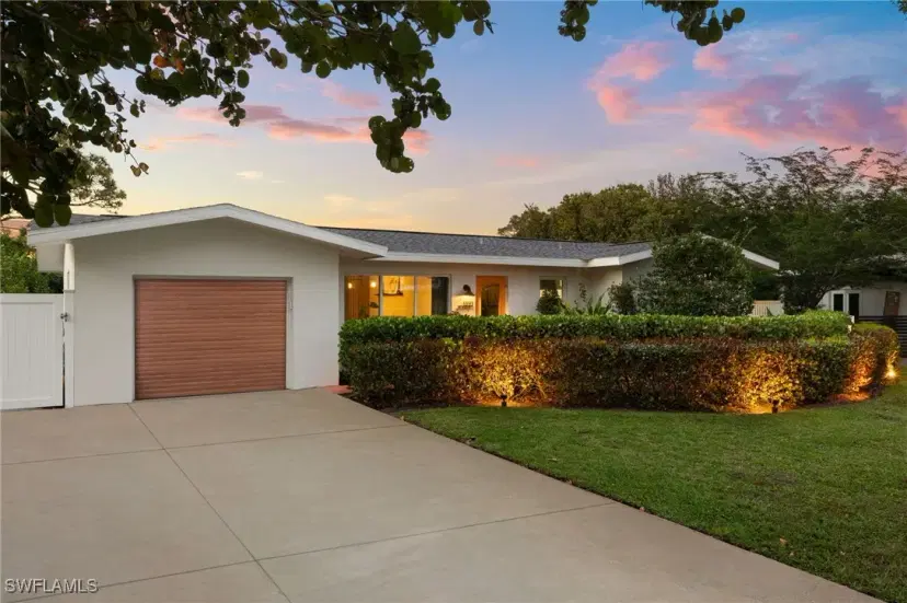 Picture of 1391 Hilltop Dr, Naples FL 34103