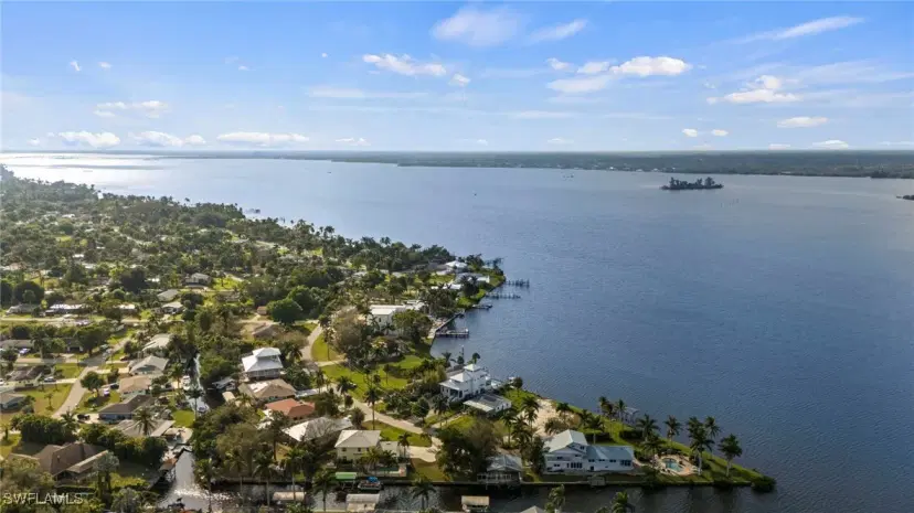 Picture of 4542 E Riverside Dr, Fort Myers FL 33905