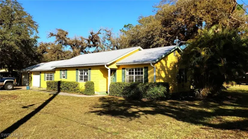 Picture of 260 Fraser Ave, Labelle FL 33935