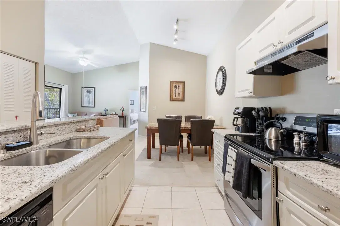 Picture of 2190 Arbour Walk Cir 2221, Naples, FL 34109