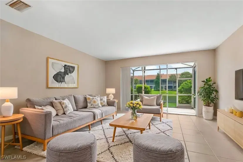 Picture of 1172 Oxford Ln 27, Naples FL 34105