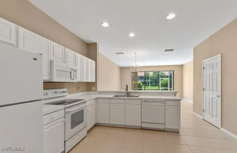Picture of 1172 Oxford Ln 27, Naples FL 34105