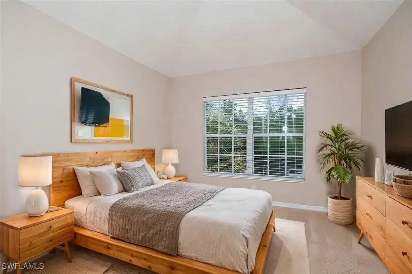 Picture of 1172 Oxford Ln 27, Naples FL 34105