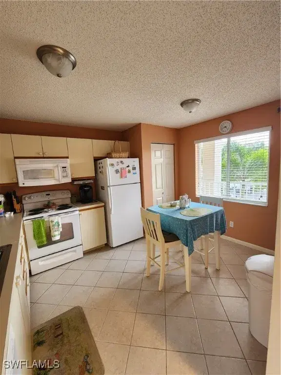 Picture of 6985 Dennis Cir H204, Naples FL 34104