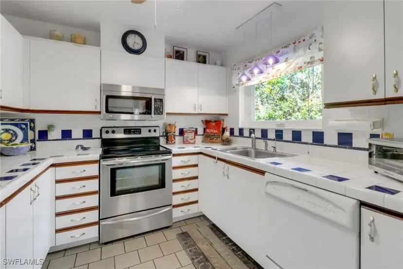 Picture of 12542 Barrington Ct, Fort Myers FL 33908