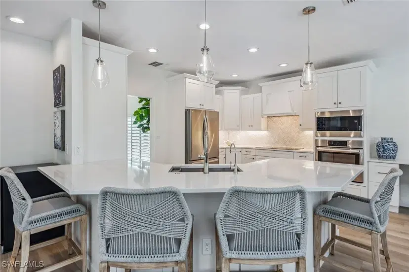 Picture of 27 Grey Wing Pt, Naples FL 34113