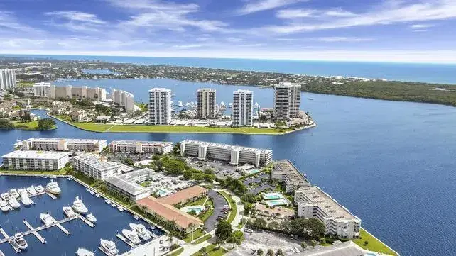 Picture of 44 Yacht Club Drive 609, North Palm Beach FL 33408