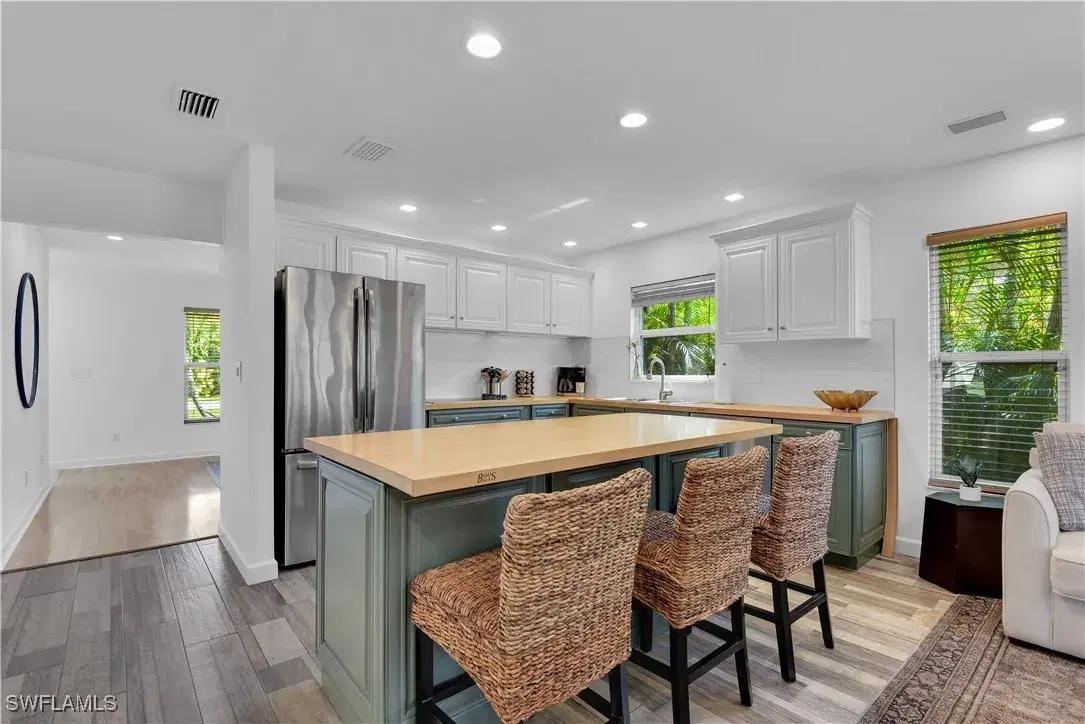 Picture of 851 98Th Ave N, Naples, FL 34108