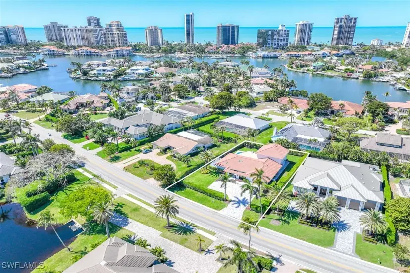 Picture of 4611 Crayton Rd, Naples FL 34103