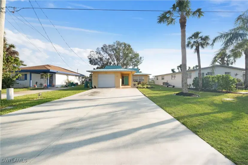 Picture of 834 108Th Ave N, Naples FL 34108