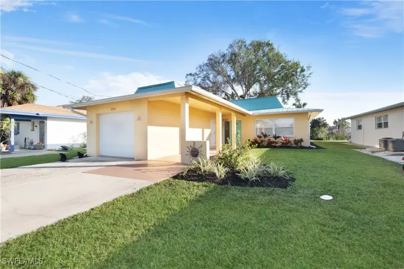 Picture of 834 108Th Ave N, Naples FL 34108