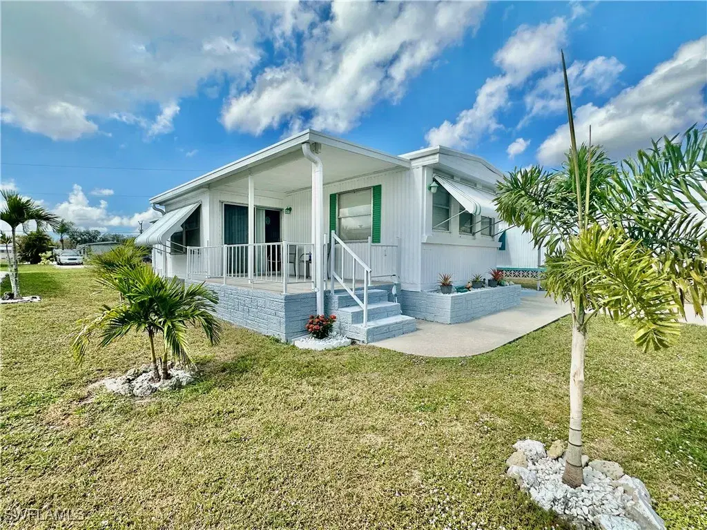Picture of 208 Brandywine Ln, North Fort Myers, FL 33917
