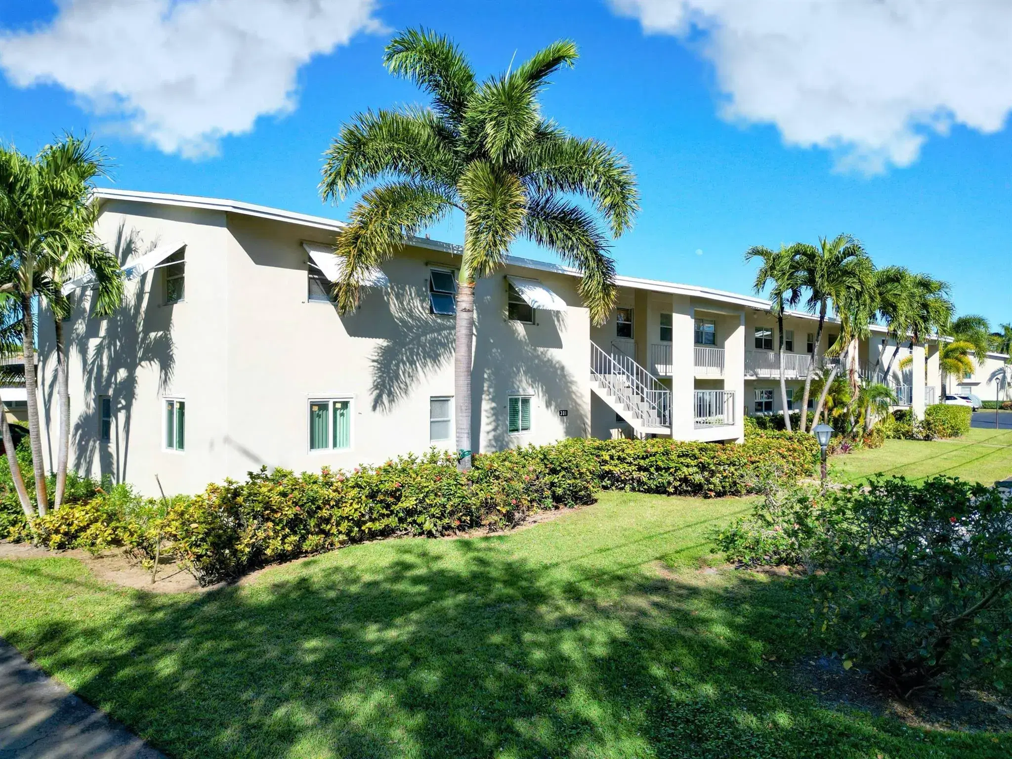 Picture of 301 Circle Drive S 103, Boynton Beach, FL 33435
