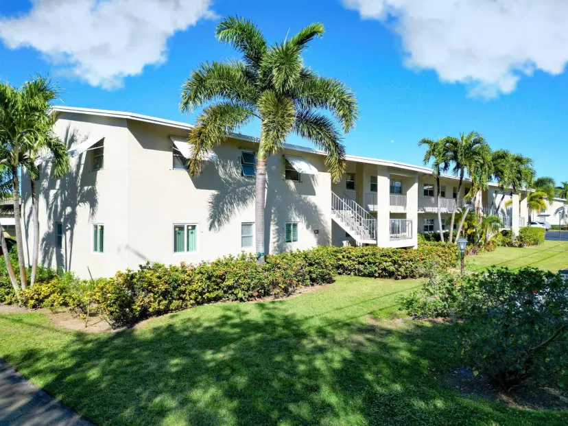 Picture of 301 Circle Drive S 103, Boynton Beach FL 33435