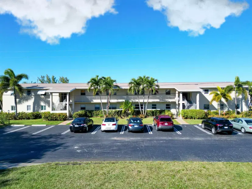 Picture of 301 Circle Drive S 103, Boynton Beach FL 33435