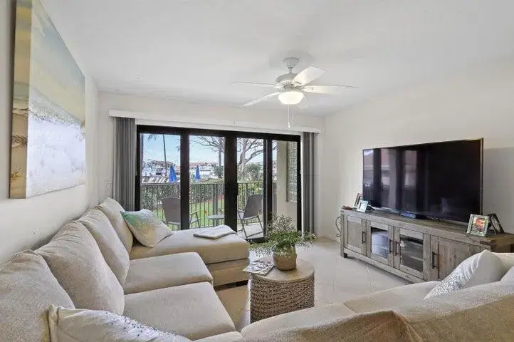 Picture of 1201 Seafarer Circle 103, Jupiter FL 33477