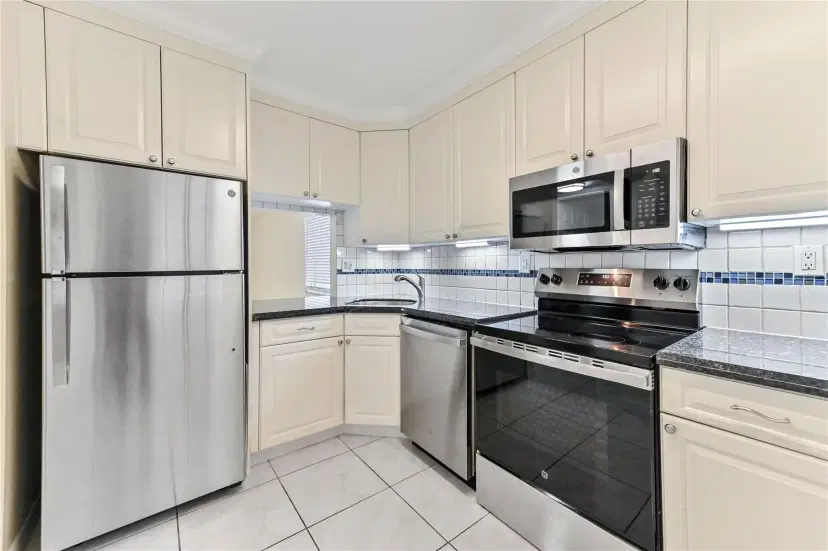 Picture of 860 SE 6Th Ave 206, Deerfield Beach FL 33441