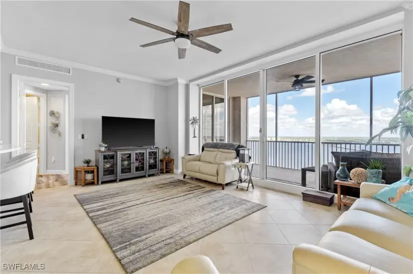 Picture of 2090 W First St I2409, Fort Myers FL 33901