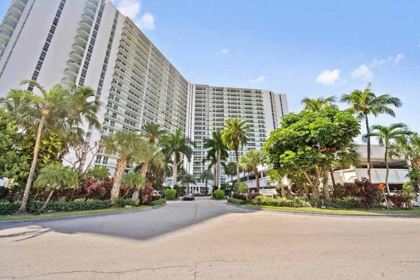 Picture of 100 Bayview Drive 423, Sunny Isles Beach FL 33160