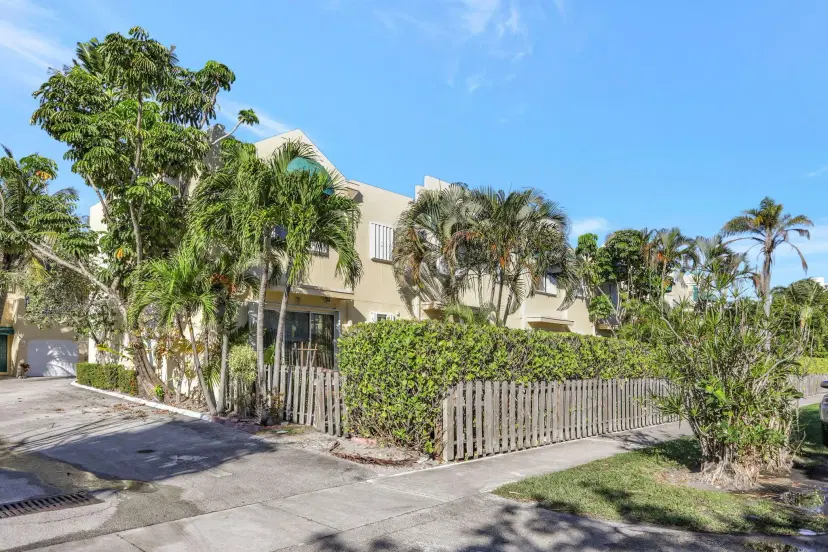 Picture of 3213 NE 16Th Street 112, Pompano Beach FL 33062