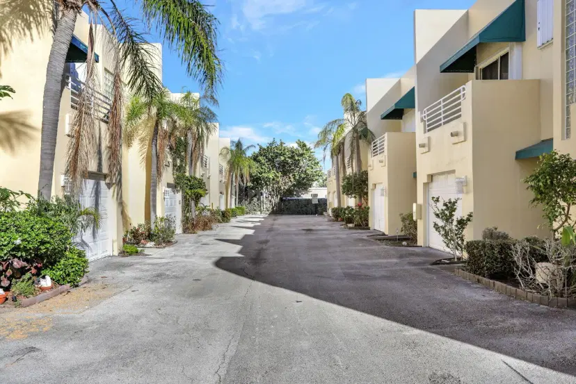 Picture of 3213 NE 16Th Street 112, Pompano Beach FL 33062