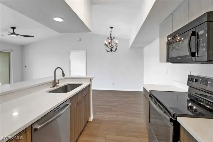 Picture of 4720 Saint Croix Ln 135, Naples FL 34109