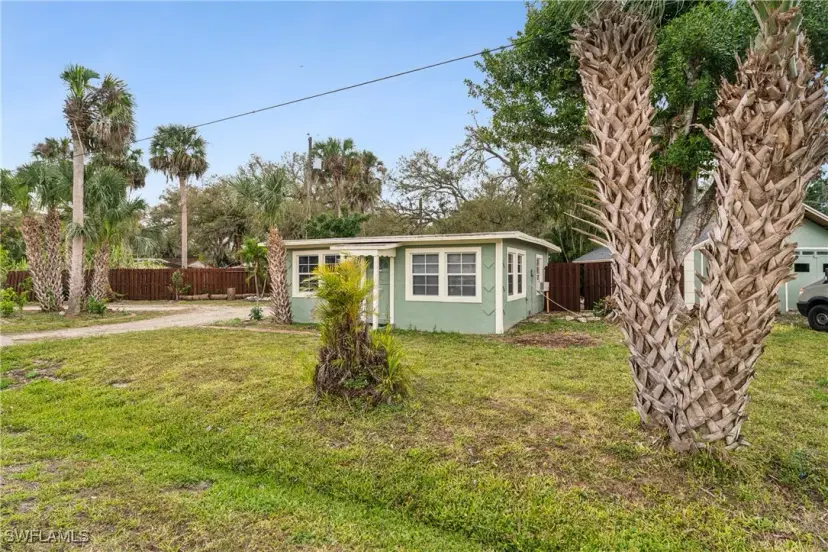 Picture of 230 Kingston Dr, Fort Myers FL 33905