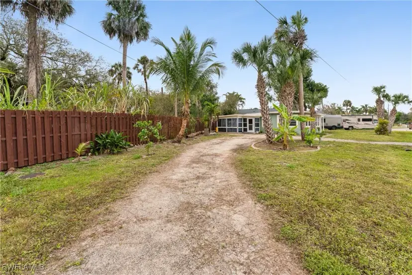 Picture of 230 Kingston Dr, Fort Myers FL 33905