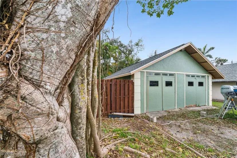 Picture of 230 Kingston Dr, Fort Myers FL 33905