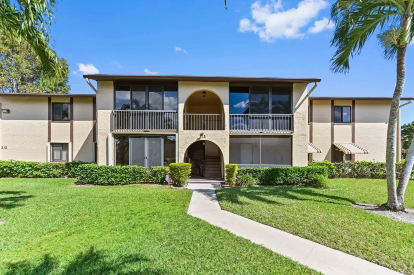 Picture of 212 Pine Hov Circle A-1, Greenacres FL 33463