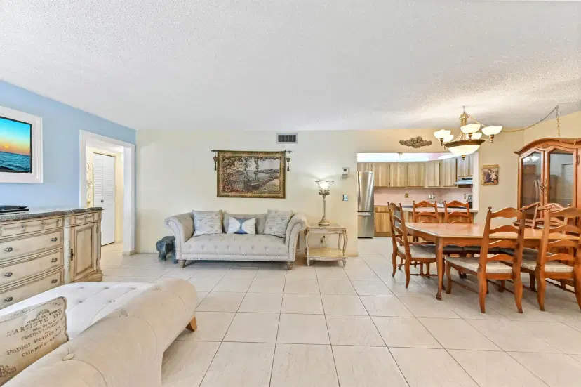 Picture of 212 Pine Hov Circle A-1, Greenacres FL 33463