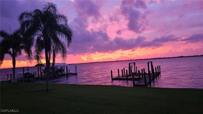 Picture of 4071 E River Dr, Fort Myers FL 33916
