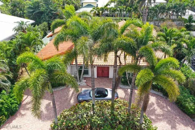 Picture of 778 Broad Ct S, Naples FL 34102