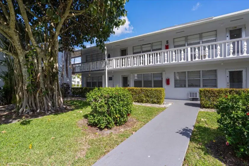 Picture of 98 Cambridge E, West Palm Beach FL 33417