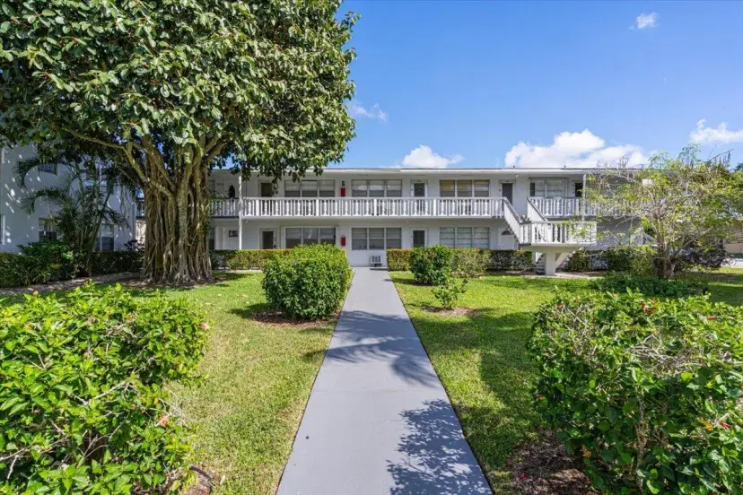 Picture of 98 Cambridge E, West Palm Beach FL 33417
