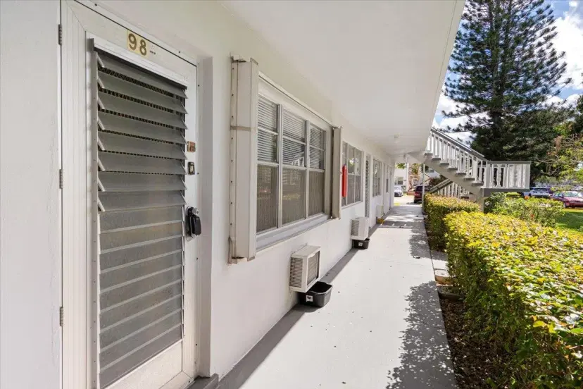 Picture of 98 Cambridge E, West Palm Beach FL 33417