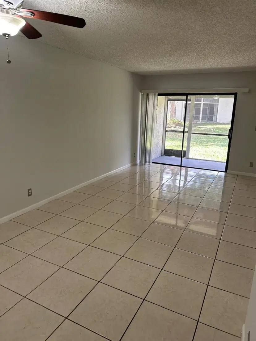 Picture of 5577 Courtyard Dr 5577, Margate FL 33063