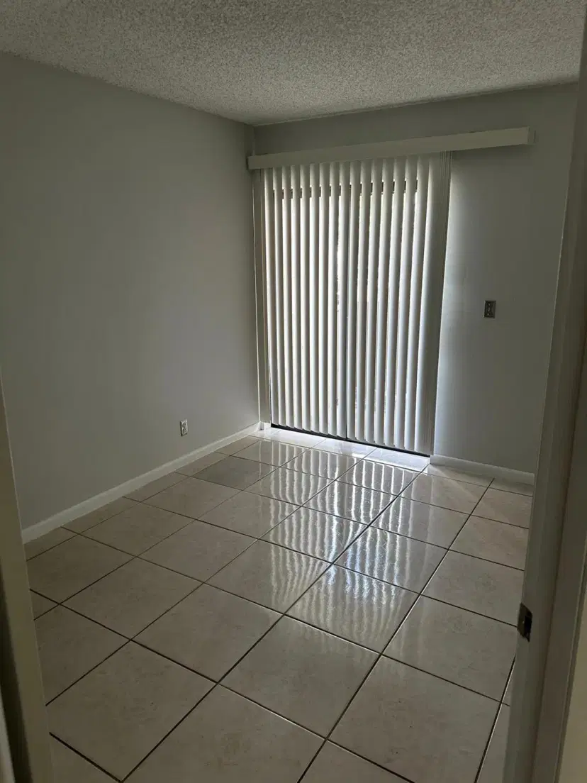 Picture of 5577 Courtyard Dr 5577, Margate FL 33063